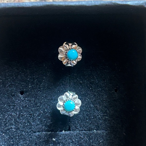 Turquoise studs - Picture 2 of 2